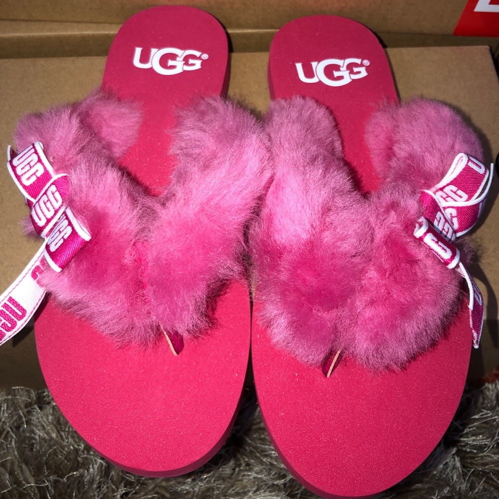 Ugg hot pink flip flops with fur and bow NEW